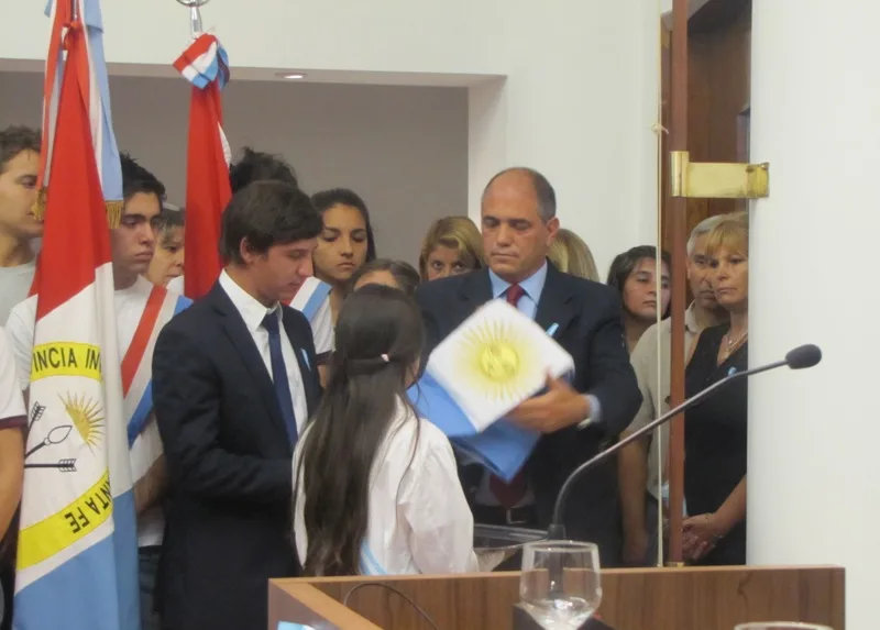 El Concejo se vistió de celeste y blanco para celebrar el Bicentenario de la Bandera Nacional