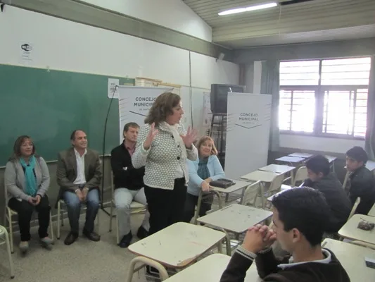 El Concejo Municipal llegó con su propuesta educativa al barrio Centenario