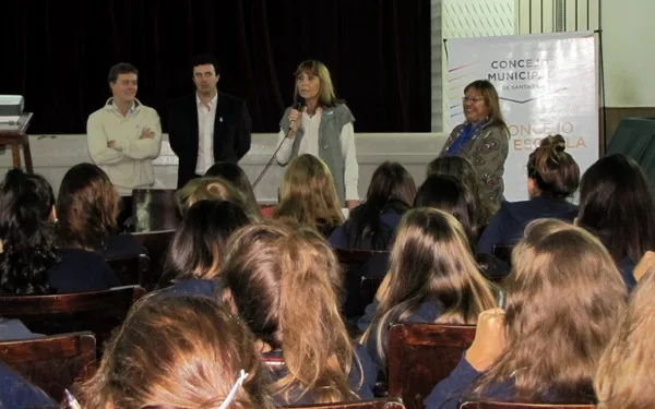 Alumnas de Adoratrices se involucraron con “El Concejo en Tu Escuela”