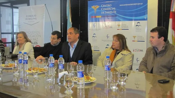 Simoniello: “Debemos inculcarle a nuestros niños que no jueguen con juguetes bélicos”