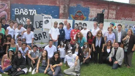 A través del arte, los jóvenes se manifestaron por una sociedad sin armas