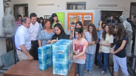 Concejales entregaron a estudiantes los premios del Concurso “Desarm-arte”