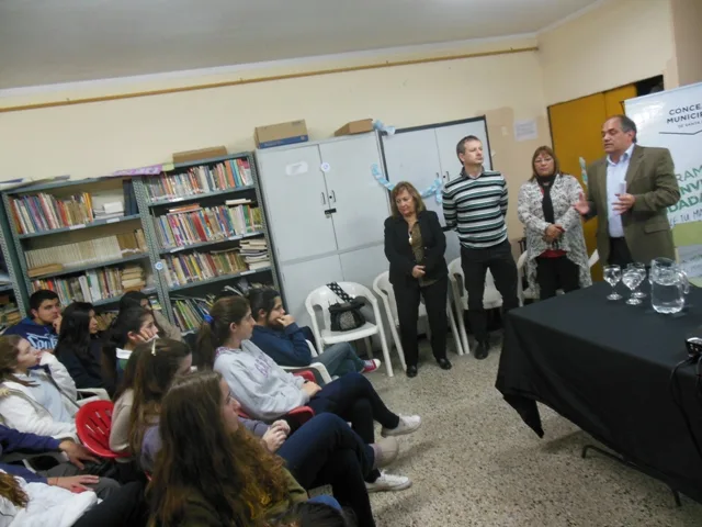 Alumnos de la escuela Bialik se involucraron con la actividad legislativa de la ciudad