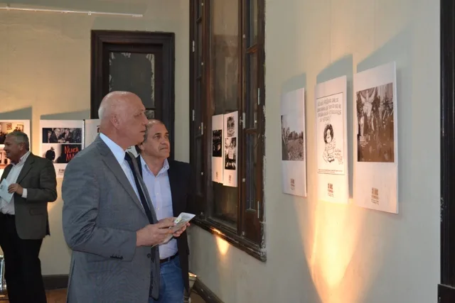 El gobernador Bonfatti recorrió la Muestra por los 30 años de democracia