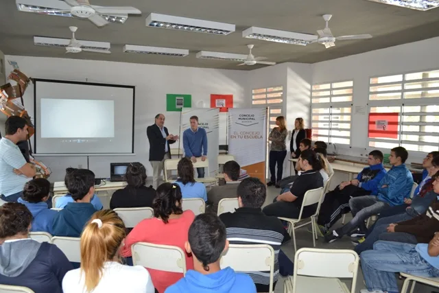 Los Concejales llevaron su propuesta educativa a la Escuela Técnica Nº 527