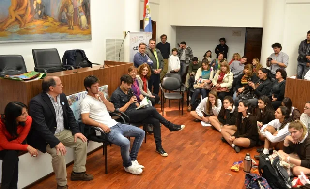 Cortitos y al Pie: Más de 100 alumnos en el Concejo para un encuentro de lectura