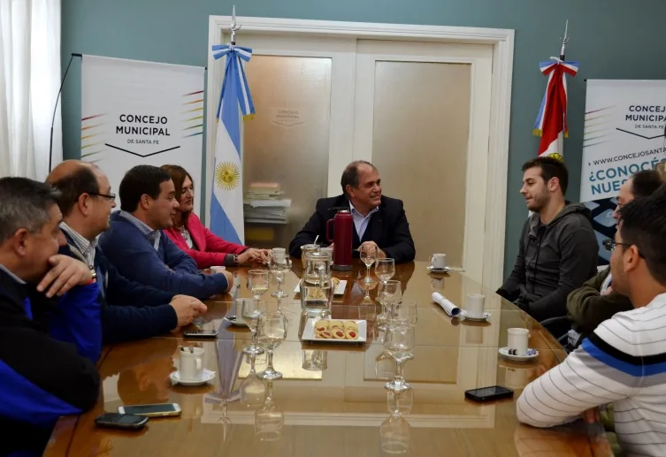 Los Concejales agasajaron a Luciano De Cecco