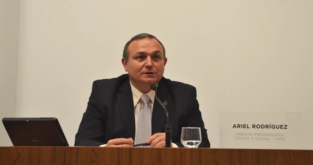 Proponen reemplazar a los bebederos con nuevos dispensers antivándalos
