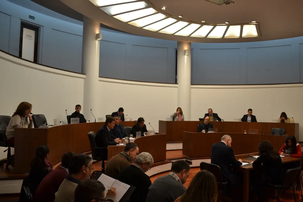 Los Concejales aprobaron estacionamiento vehicular en calles transversales a Facundo Zuviría