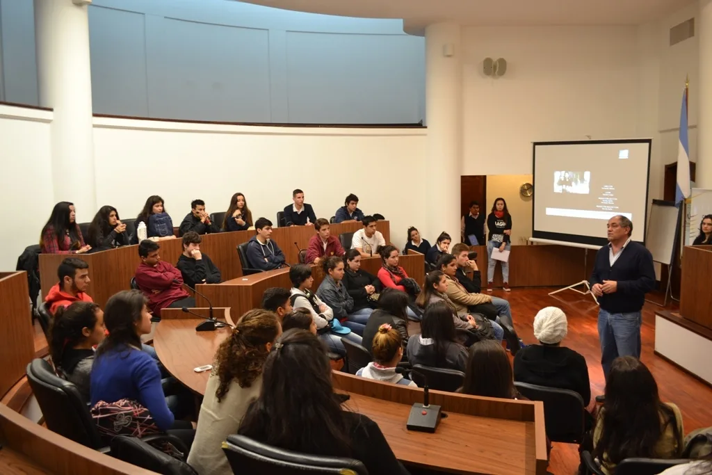 A la par de los talleres, los estudiantes comienzan a elaborar sus proyectos
