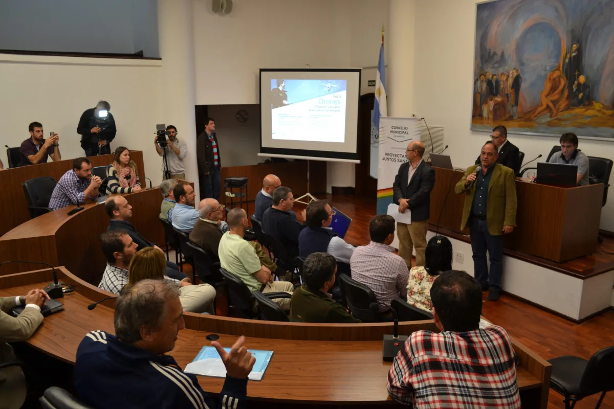 Especialistas expusieron sobre nueva legislación de drones, sus usos y desafíos a futuros