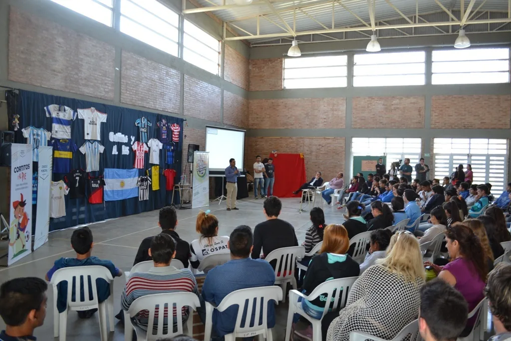 Con diferentes expresiones artísticas, “Cortitos y al Pie” se despidió en el norte de la ciudad
