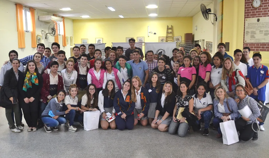 Participación y compromiso de los jóvenes para celebrar otro aniversario de Democracia