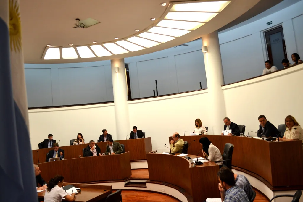 Declaran a los reservorios como “bienes pertenecientes al dominio público local”