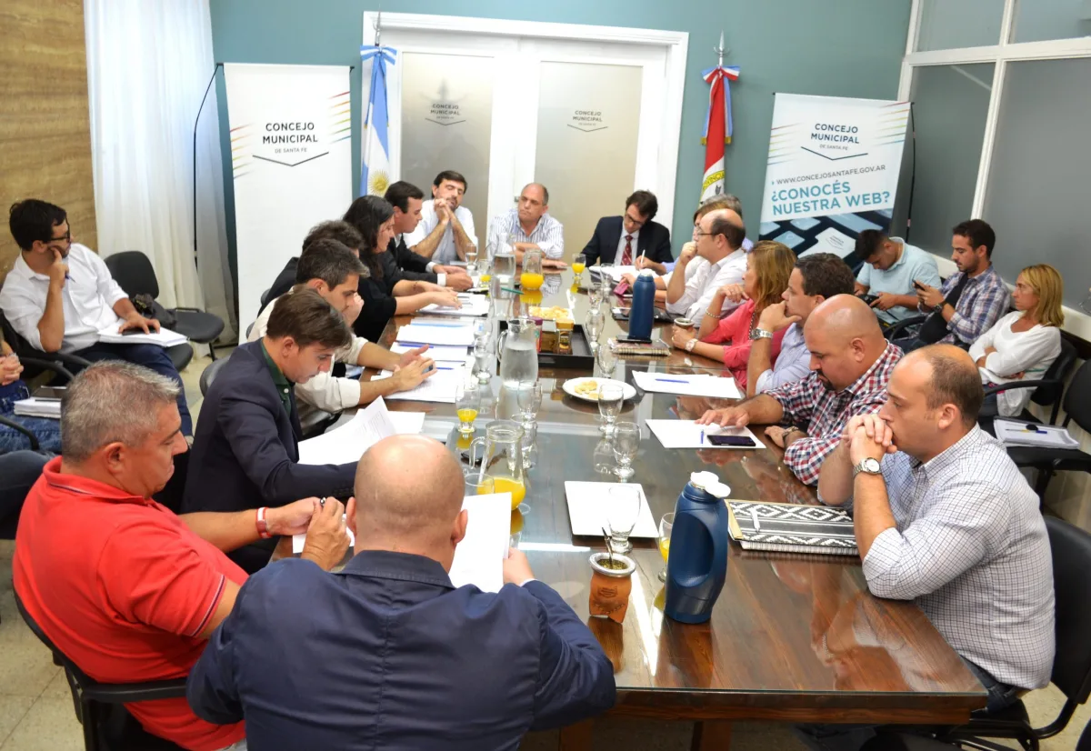 Concejales se reunieron con funcionarios por el funcionamiento del Tren Urbano