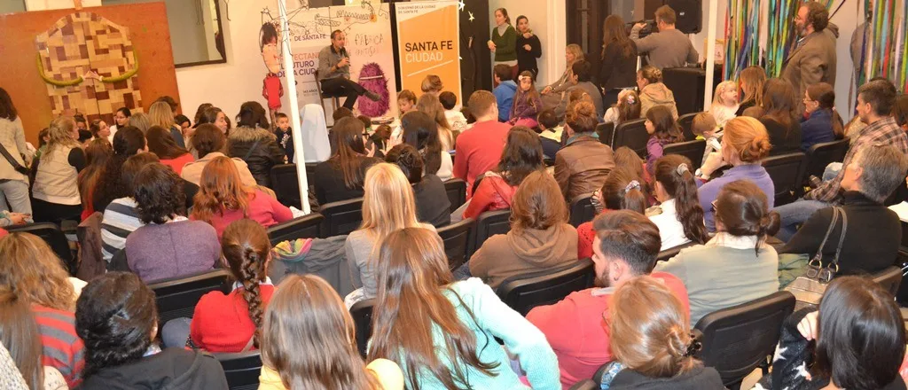 Una multitud colmó la Estación Belgrano en la charla abierta con Pablo Bernasconi