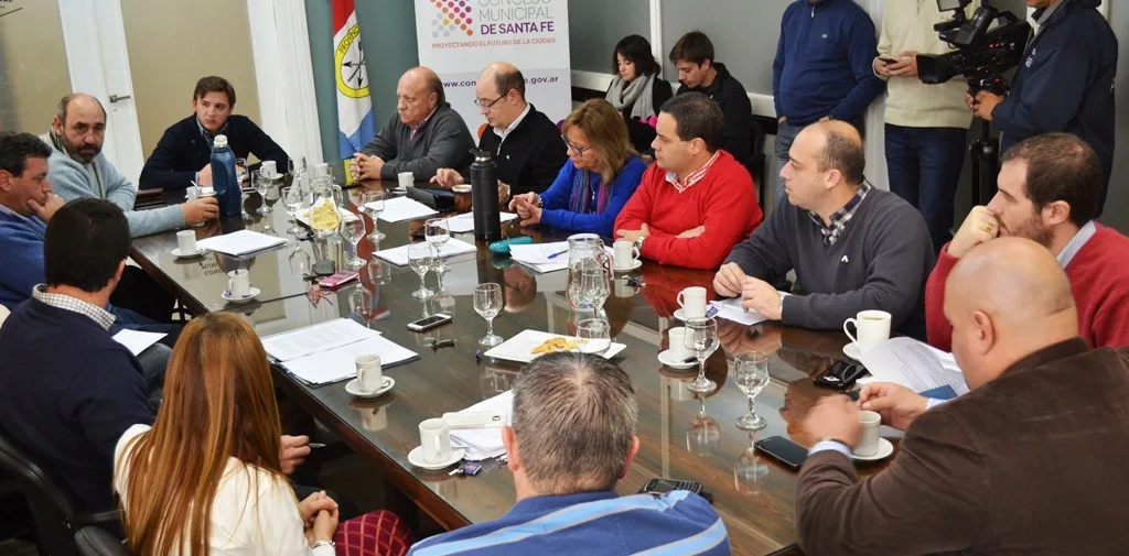Concejales participaron de una mesa de trabajo con dirigentes de Aguas Santafesinas