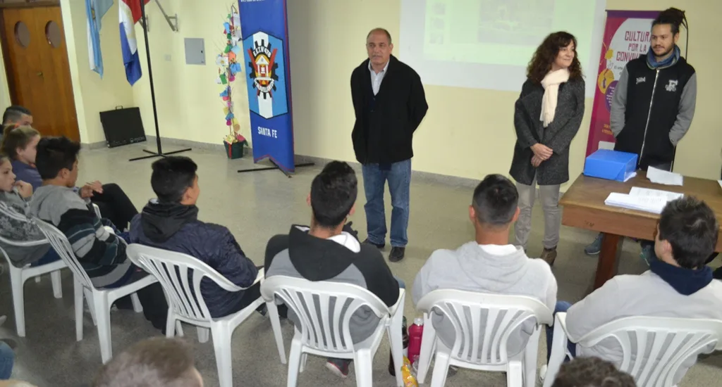 Artistas urbanos santafesinos visitaron la escuela “Dr. Nicolás Avellaneda”
