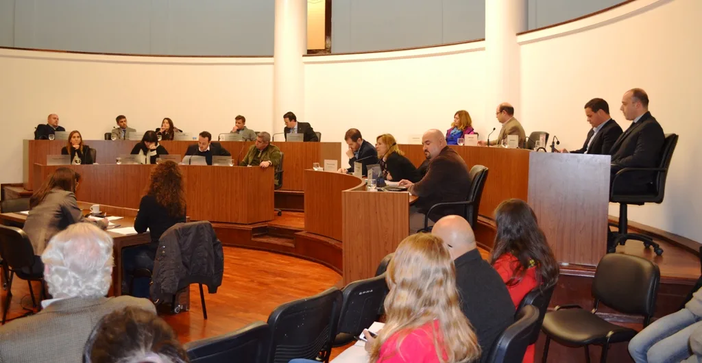 Con amplia mayoría el Concejo autorizó el empréstito para reparar la red vial