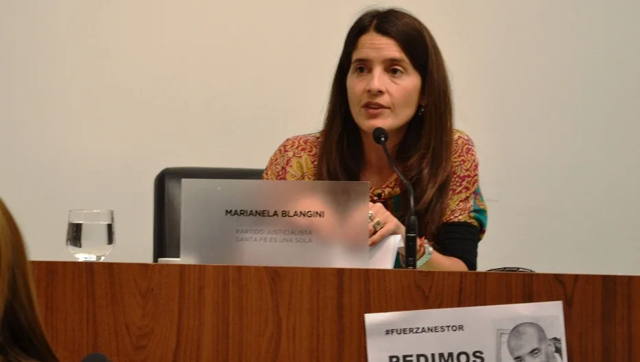Solicitan la poda de árboles en contacto con cableado eléctrico