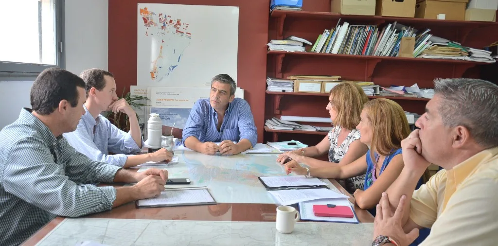 Concejales se reunieron con funcionarios municipales por emprendimiento en altura en Candioti Sur