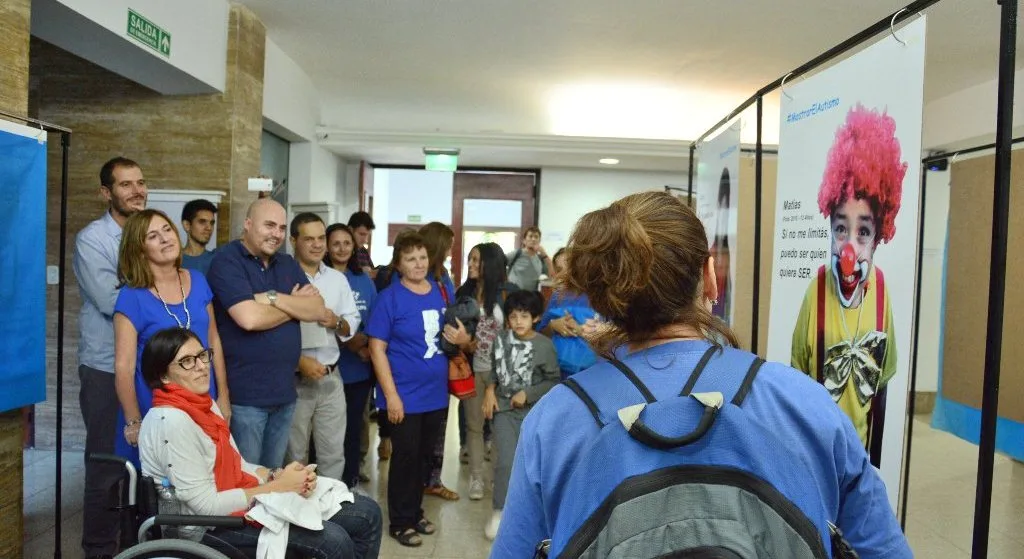 Día Internacional de Concientización del Autismo: quedó inaugurada una muestra fotográfica en el Hall del Concejo Municipal