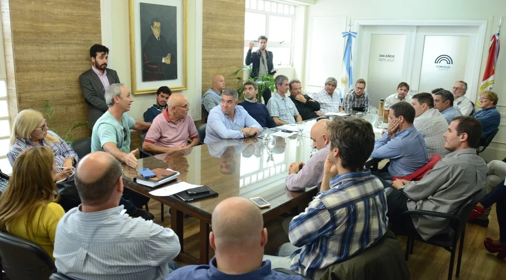 Metrofé: Concejales recibieron a vecinos y comerciantes de Avenida Blas Parera