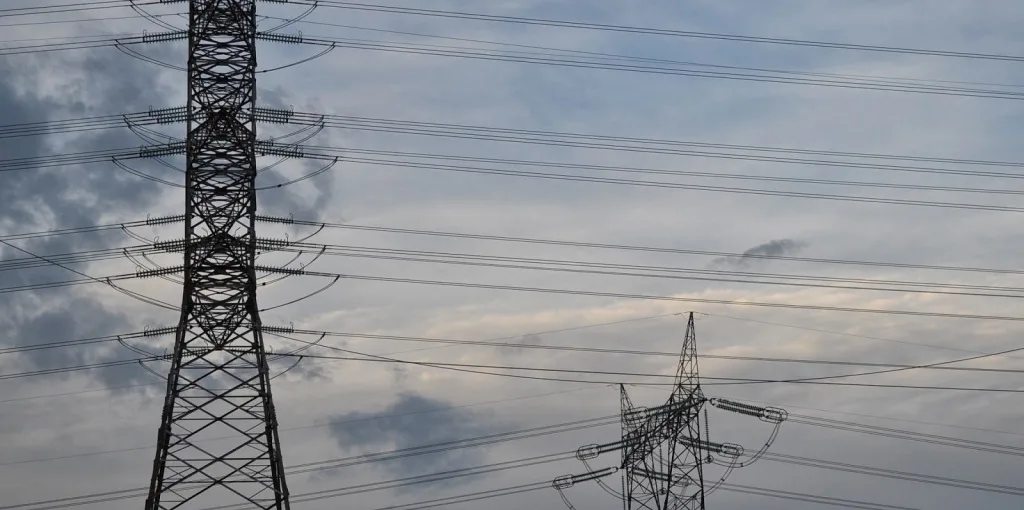 Solicitan al Ejecutivo que intervenga ante Transener por cables de alta tensión a la altura de Varadero Sarsotti