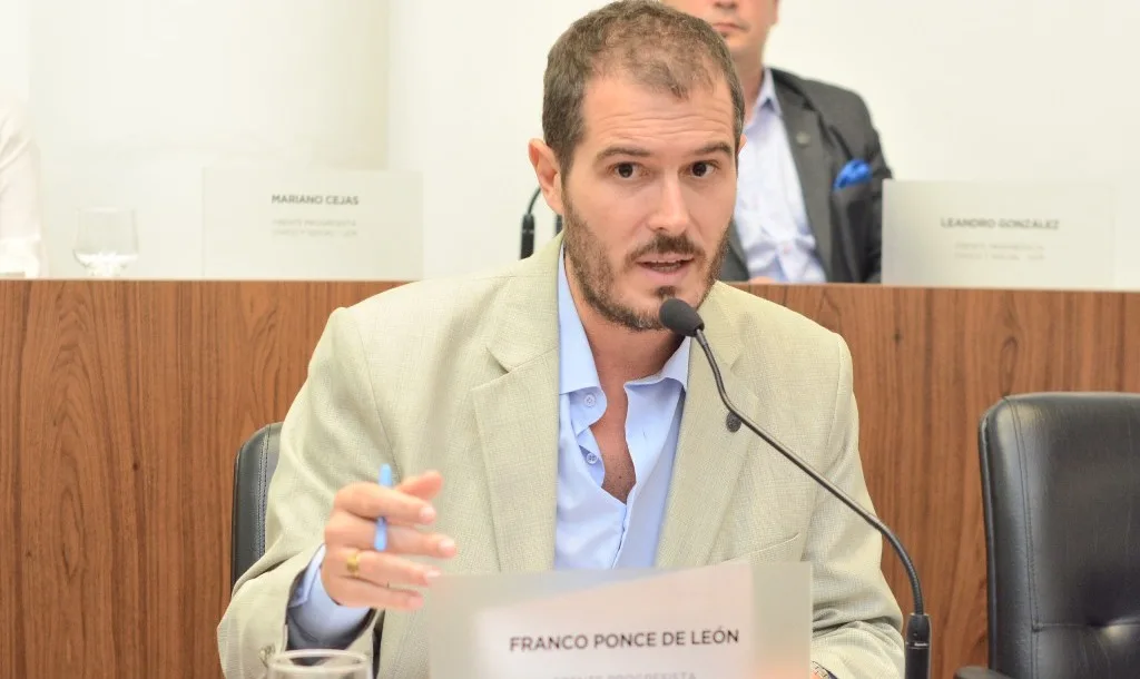 Bares y restaurantes deberán contar con mesas accesibles para personas con discapacidad motriz