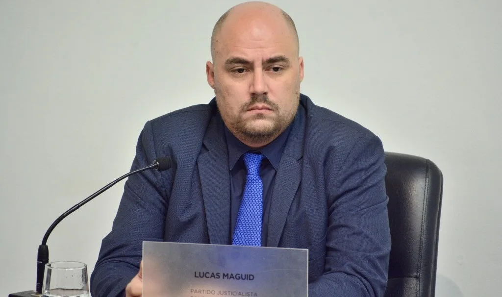 Solicitan información sobre el funcionamiento de la Feria Popular sobre Avenida Rivadavia