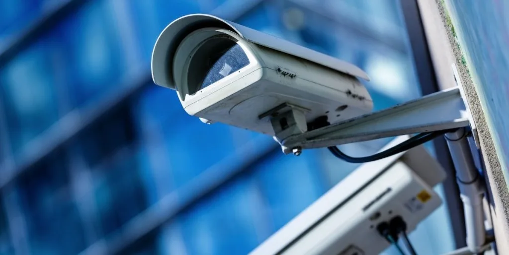 Piden gestiones para implementar sistemas de video cámaras en el ingreso a instituciones educativas