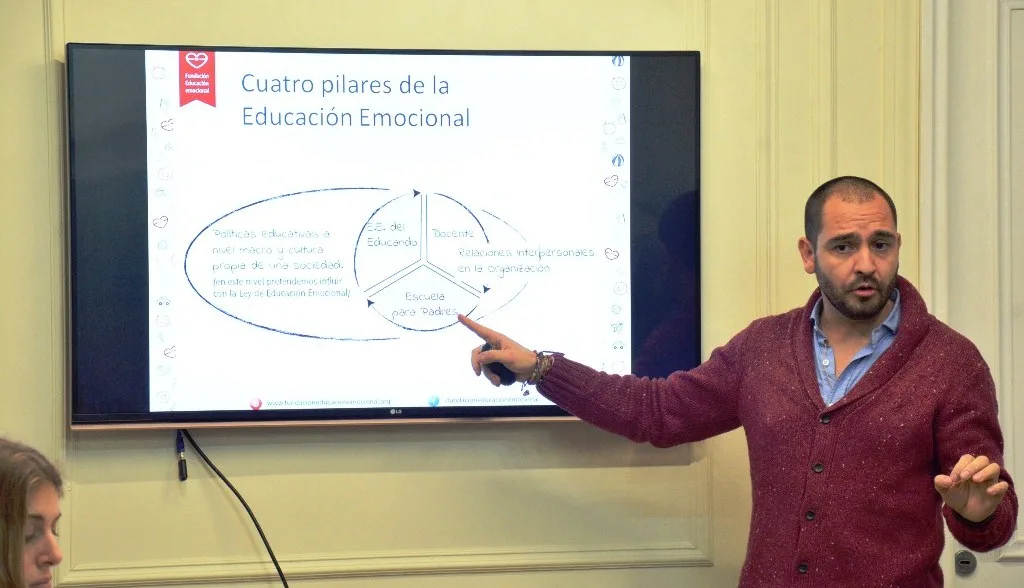 Charla sobre la implementación de la “Educación Emocional en el aula”
