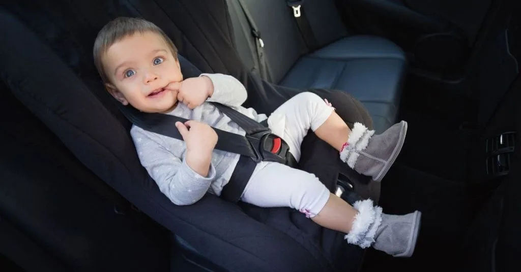 Será obligatorio el uso de las sillas para bebés y niños menores de 10 años en automóviles