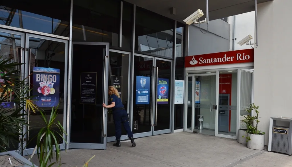 Solicitan retirar el cajero automático que se encuentra ubicado en la puerta del Casino