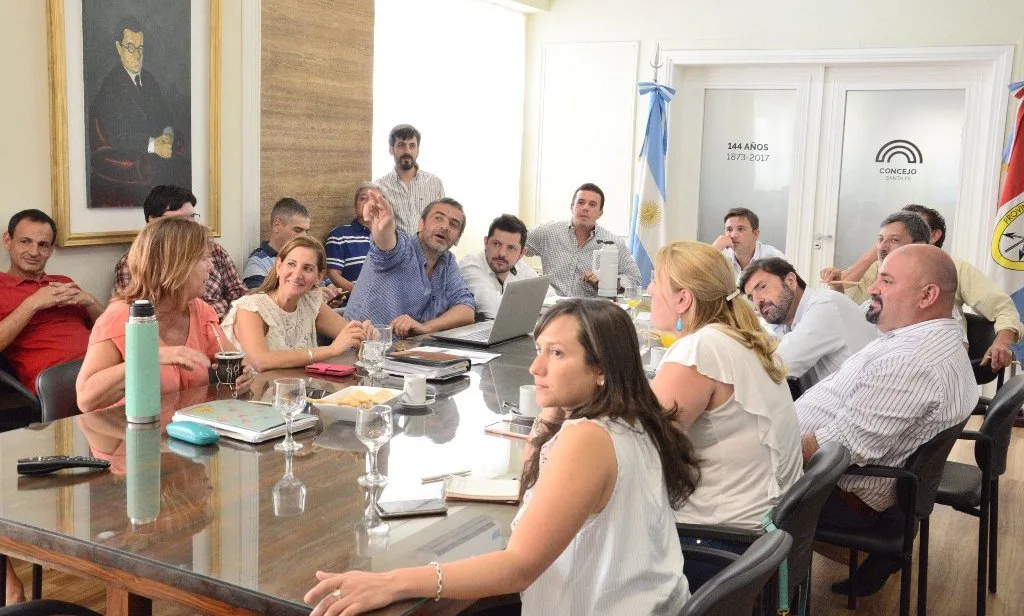 Puesta en valor de Avenida Freyre: concejales se reunieron con secretarios municipales