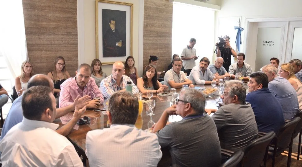 Plaza del Soldado Argentino: concejales abordaron un anteproyecto de remodelación con autoridades municipales y ex combatientes de Malvinas