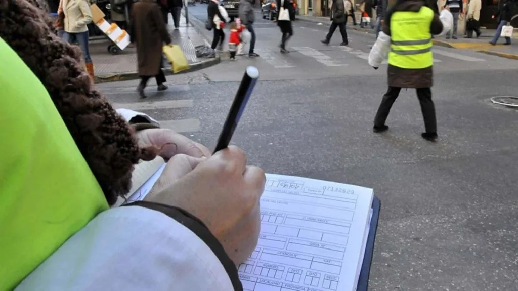 Disponen régimen excepcional de regularización para el pago de multas de tránsito de 2017