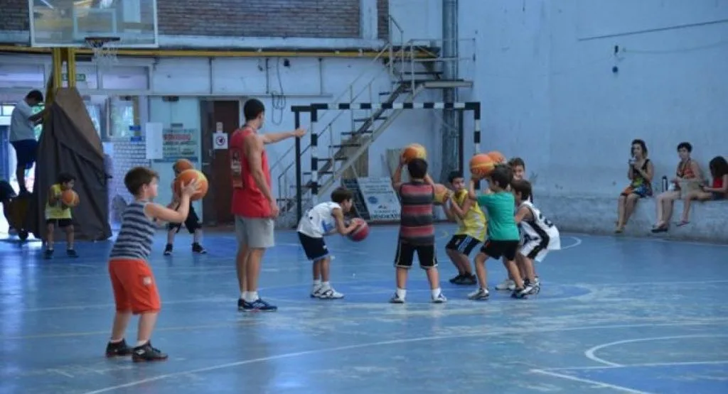 Instituyen el Programa de Padrinazgo para clubes de barrio