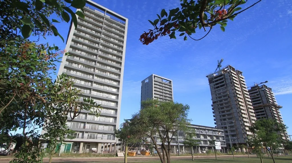 Convocan a funcionarios por la obra de las torres Procrear del Parque Federal