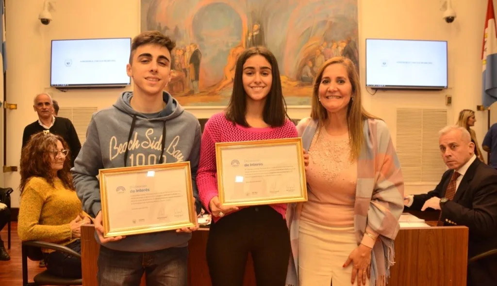 El Concejo reconoció a dos alumnos seleccionados para asistir a un programa de la agencia espacial NASA