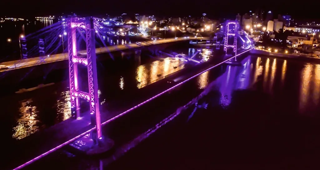 Violencia de género: Solicitan iluminar de color violeta el Puente Colgante
