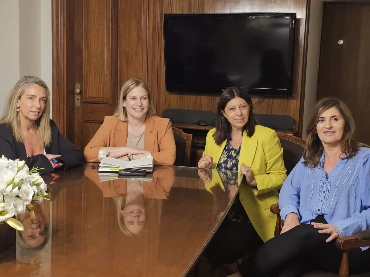 Encuentro de las cuatro mujeres que conducen los espacios legislativos más importantes de la provincia