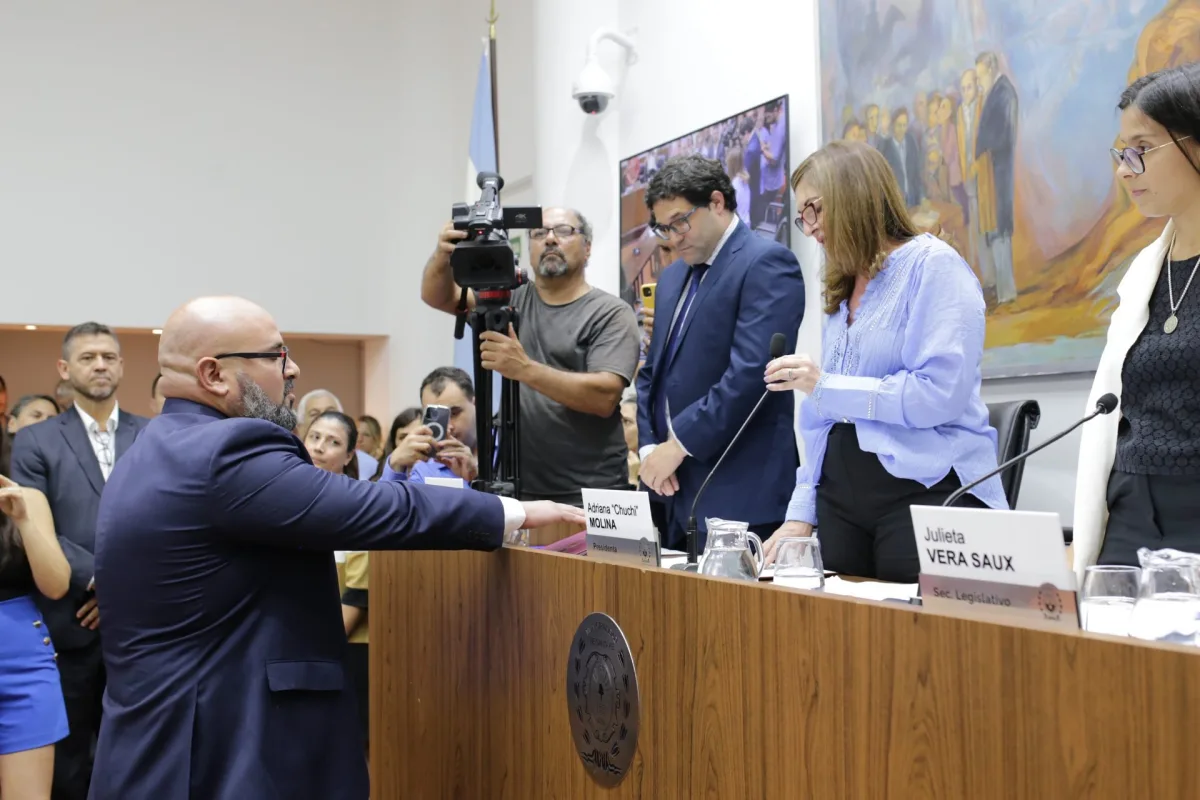 Carlos Suárez asumió su banca en el Concejo Municipal