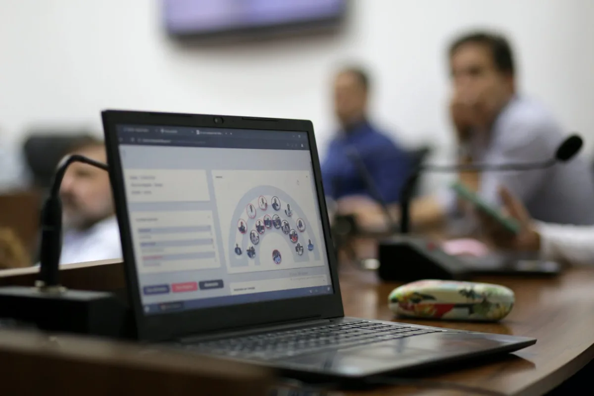 El Concejo puso a prueba el sistema de votación electrónica