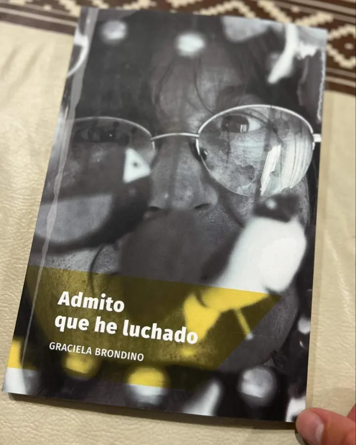 Entrega declaración de interés al libro "Admito que he luchado" de Graciela Brondino