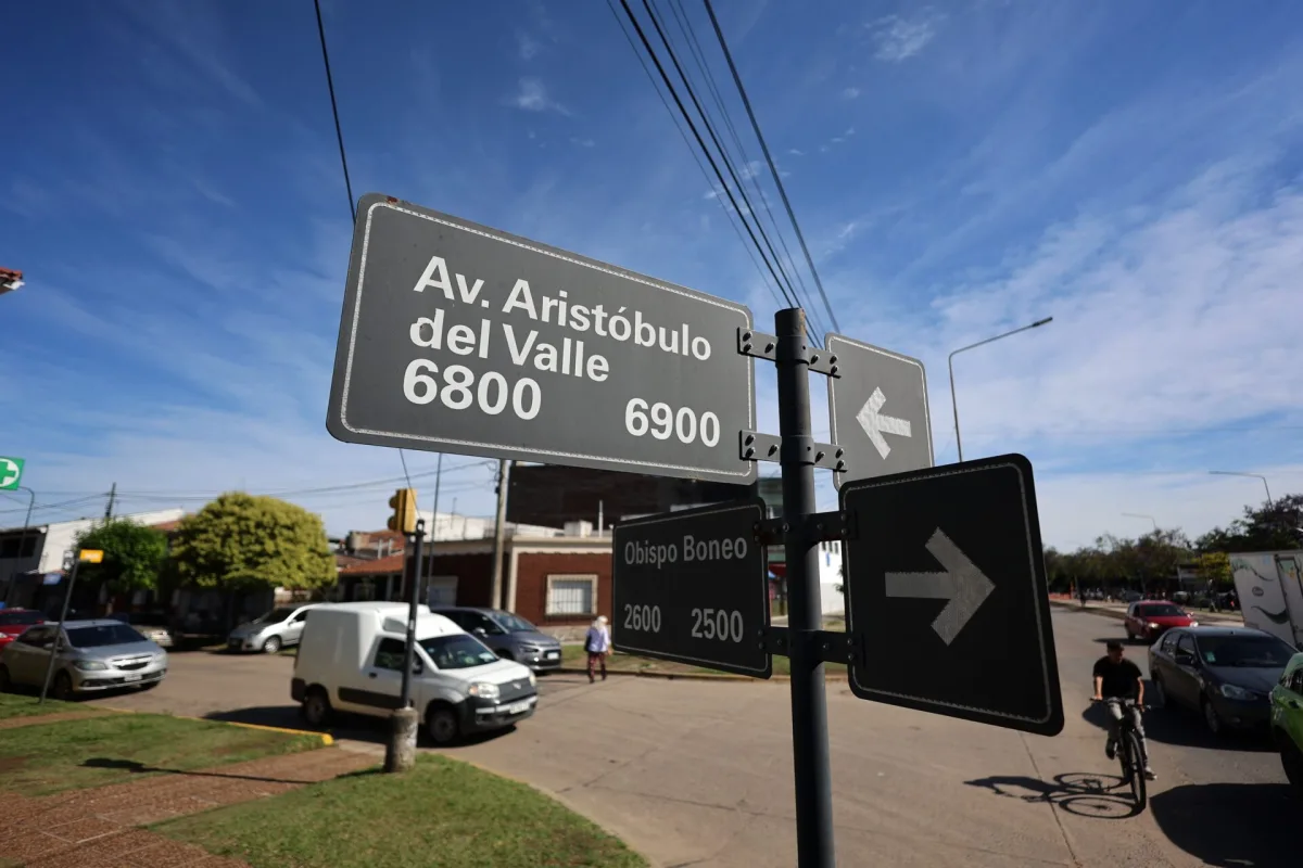 Buscan ampliar el estacionamiento doble mano en inmediaciones a Aristóbulo del Valle