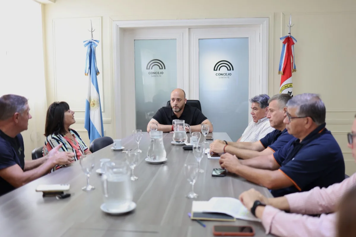 Basile recibió a la nueva comisión directiva de Bomberos Voluntarios Santa Fe Capital