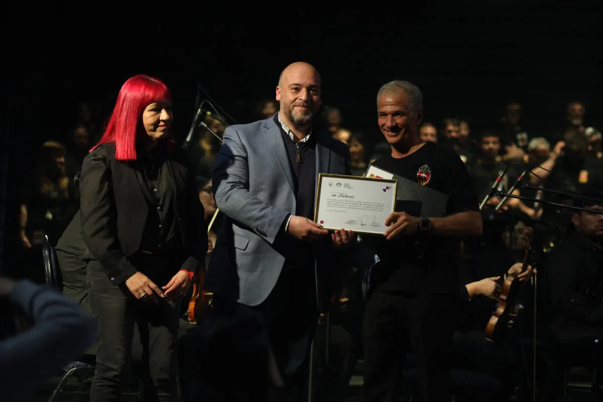 El Concejo Municipal acompañó una noche inolvidable de música y solidaridad