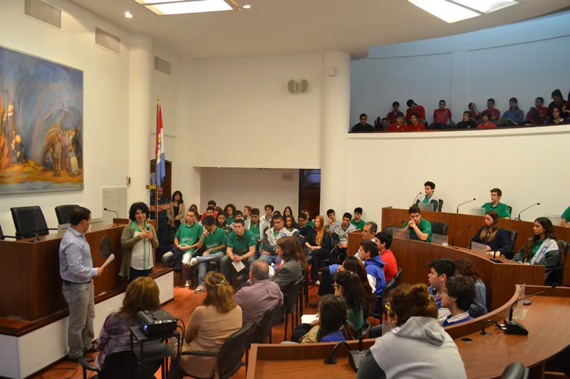Alumnos del IPEI debatieron en el Concejo sobre medio ambiente