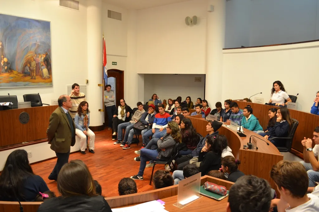 Estudiantes de distintos barrios de la ciudad participan del Concejo Joven